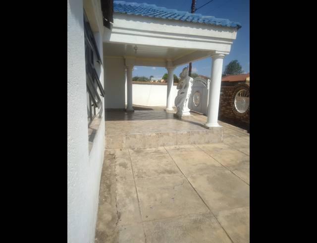 2 BEDROOM HOUSE FOR SALE IN MABOPANE  UNIT B